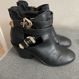 Mossimo black heeled booties